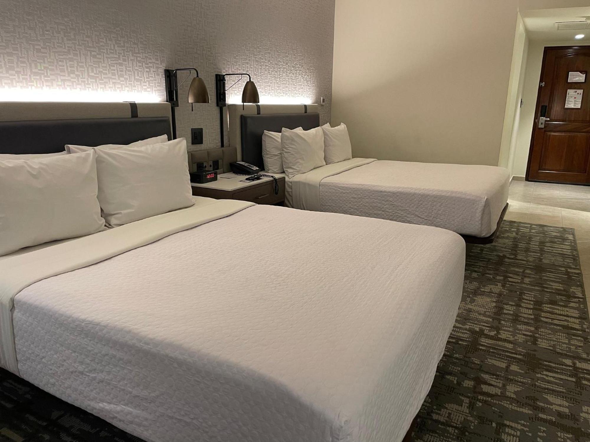 Отель Crowne Plaza Panama By Ihg Экстерьер фото